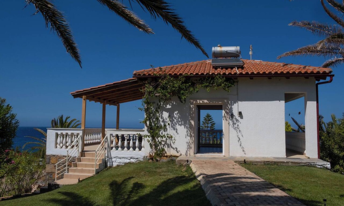 Mochlos House | Dream bungalow on the Mediterranean, plot ends in the sea private bathing