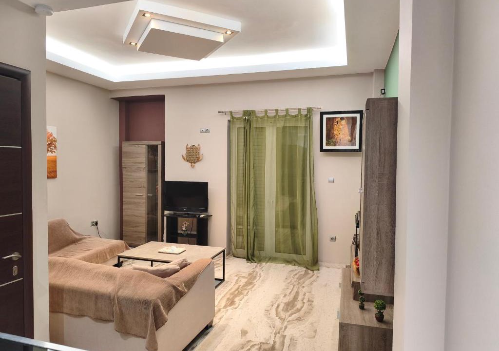 Nikaia Apartment | Elegant Apartment near Piraeus Port and Metro