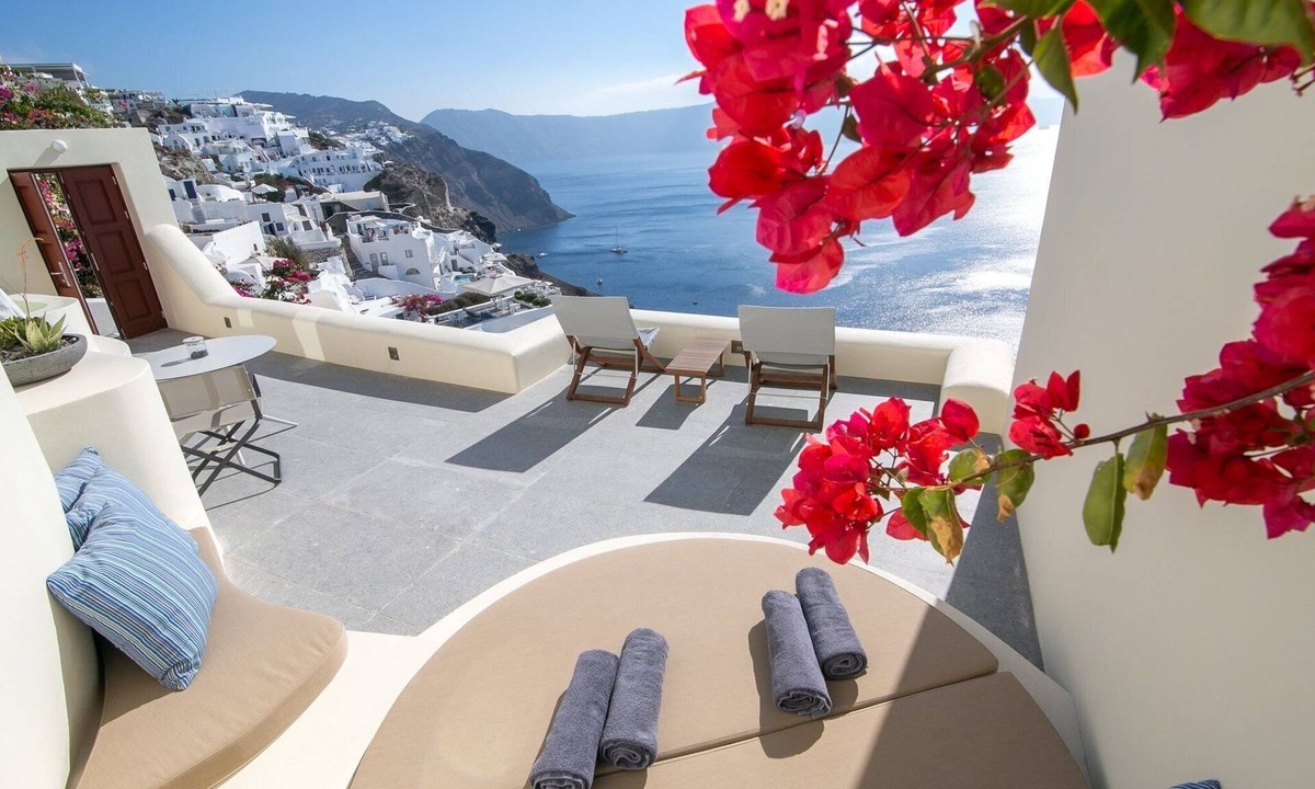 Oia Villa | Elegant Santorini Villa | Villa Spyros | Villa Demi | Private Hot Tub