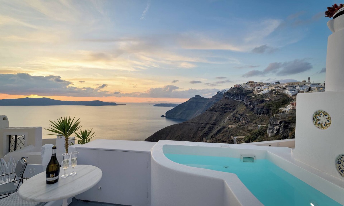 Fira Villa | Elegant two-bedroom with hot tub, Caldera view, swimming pool and Breakfast