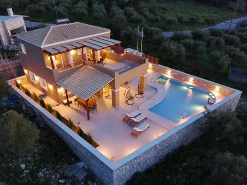 Skouloufia Villa | Elegant villa with sea view in Crete