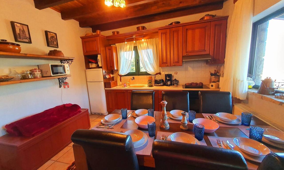 Eptalofos House | Eleni's Guesthouse Country House with Wi-Fi and Mountain Views