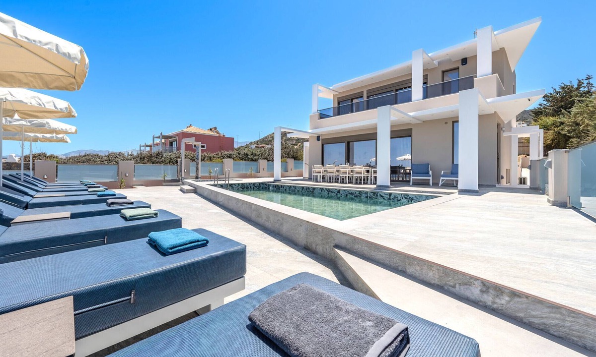 Hersonissos Centre Villa | Elmar Bay Beachfront luxury Villa in Hersonissos