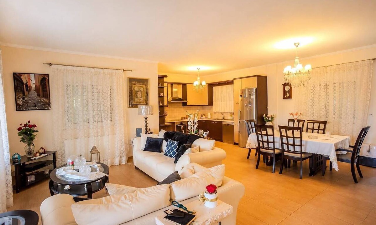 Evrotas House | Escape to our spacious country home.