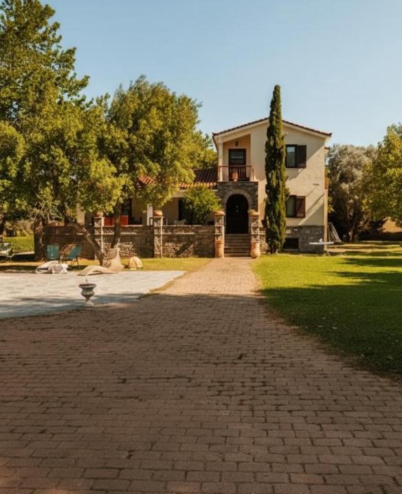 Marathon Villa | EstateVillaOinoi a Retreat for Groups & Events