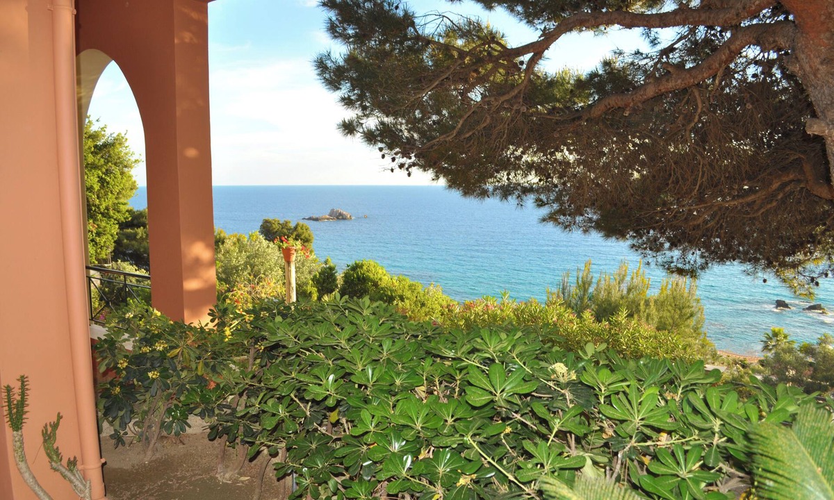Parelia Apartment | Family Friendly Apartments With a Swimming Pool on Pelekas Beach