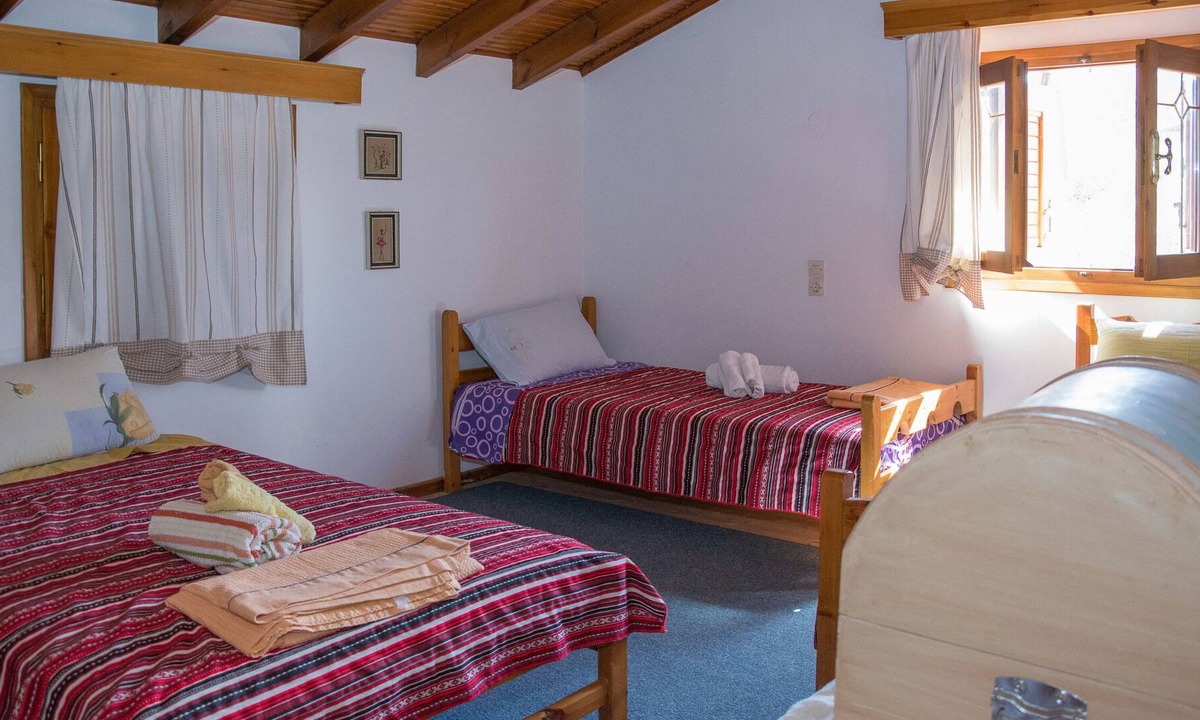 Kokkini Chani Cottage | Family home with Private Garden near the Beach