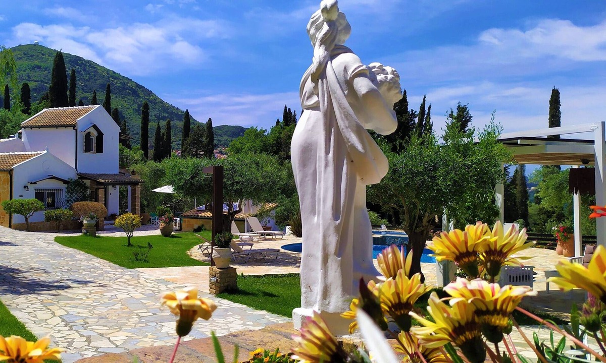 Dafnata Villa | family pool villa centrally located 5' from resort