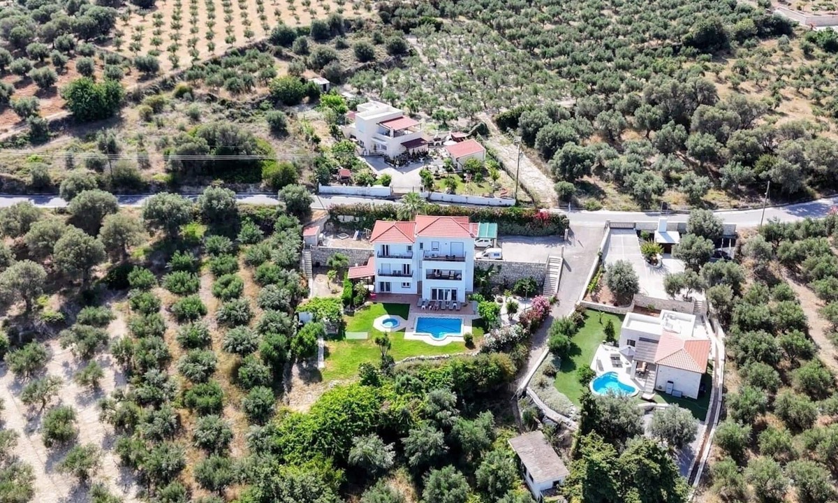 Rethymno House | Family-run Villa Cornelia - 3 separate apartments - tranquillity and sea views.