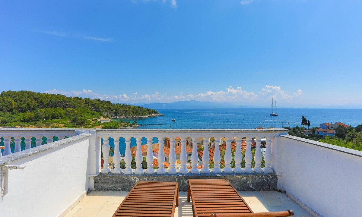 Gaios Apartment | Faros Ena: Gaios studio, sea views, private sun-loungers
