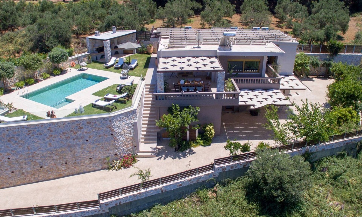 Kolymbari House | Ferienvilla mit Garten, Grill und Terrasse by Interhome