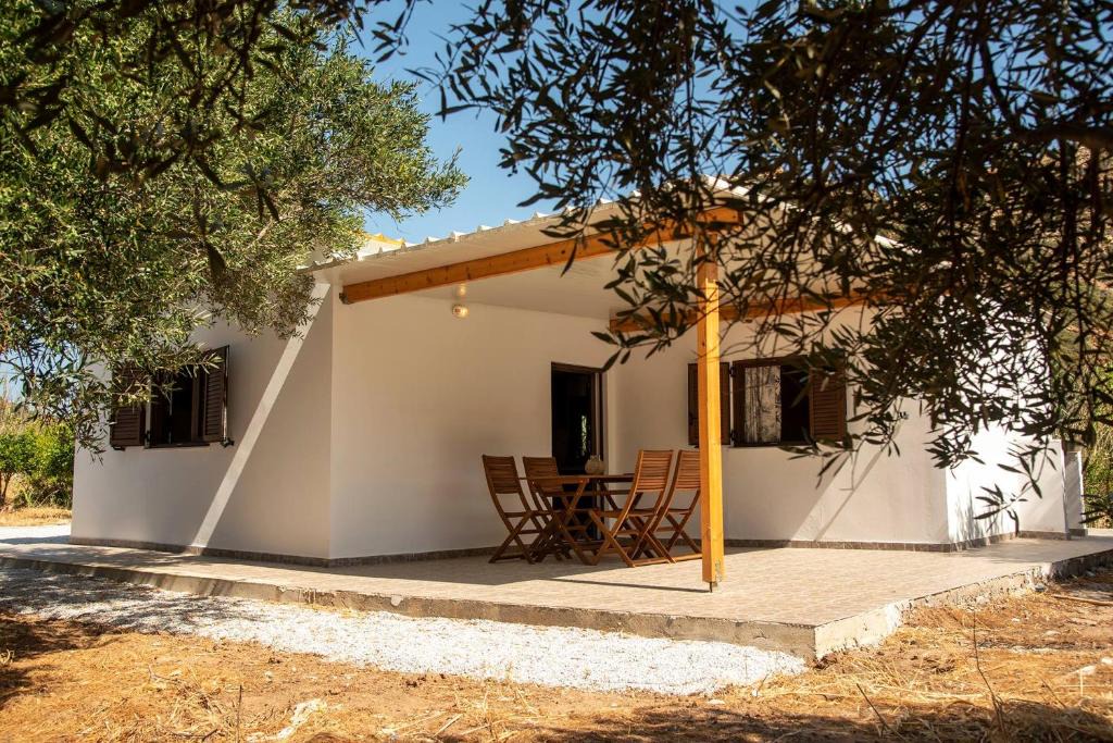 Vigla Ski Chalet | flamingo colour valey house