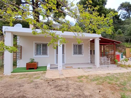 Ormos Agiou Ioannou House | Forest Retreat Near the Sea Kouvaras