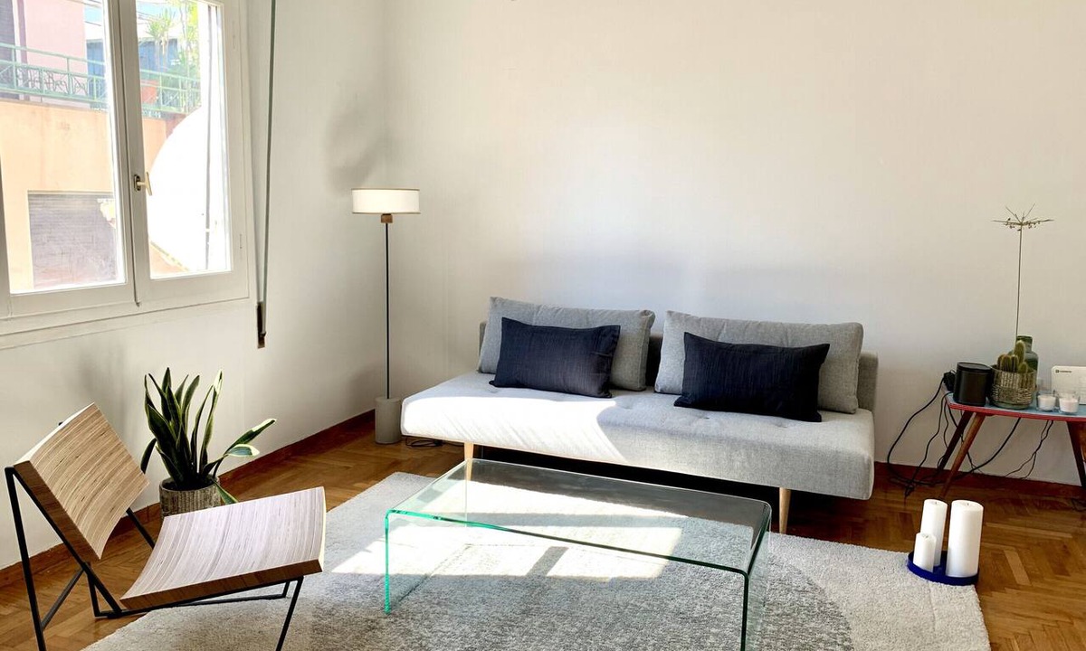 Athens City Centre Apartment | Fyllis16-Sunny central apartment next to Metro sta
