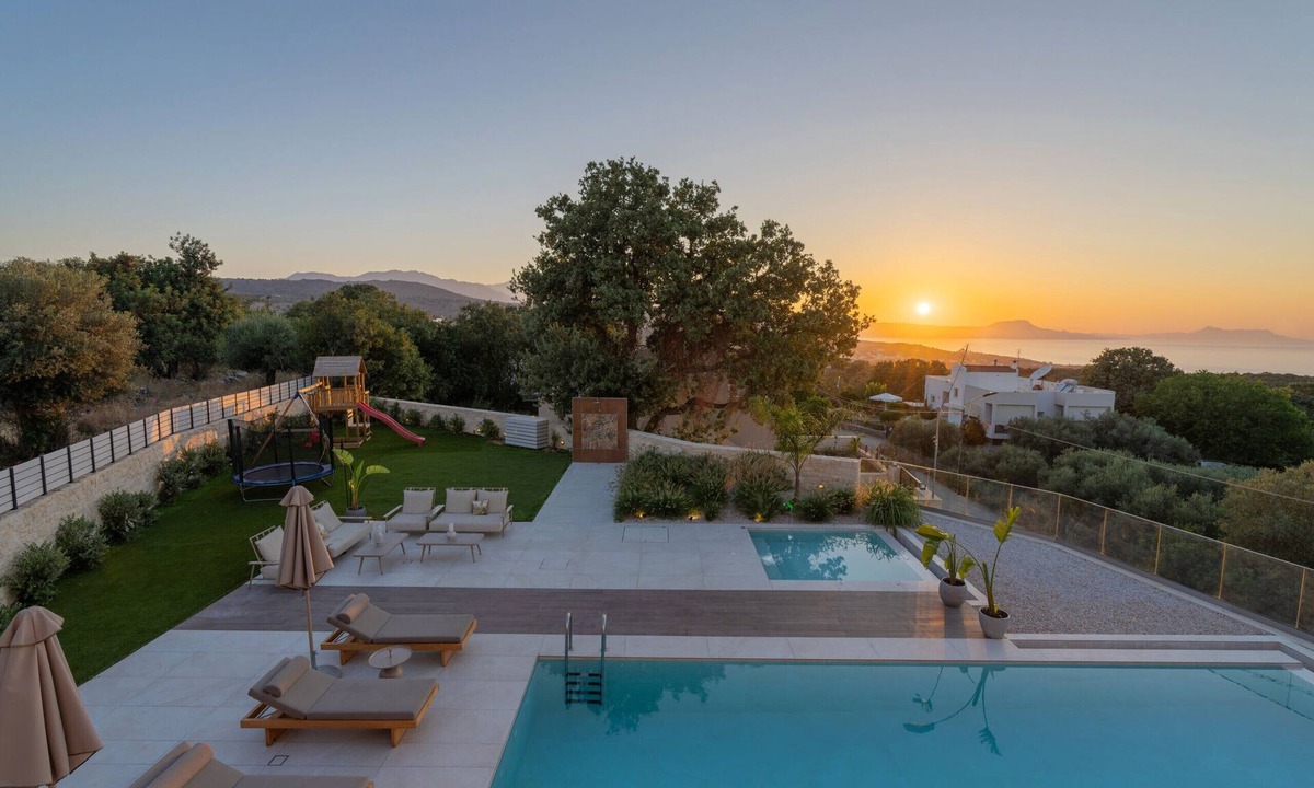 Prines Villa | Georgia Villa - With Private Heated Pool