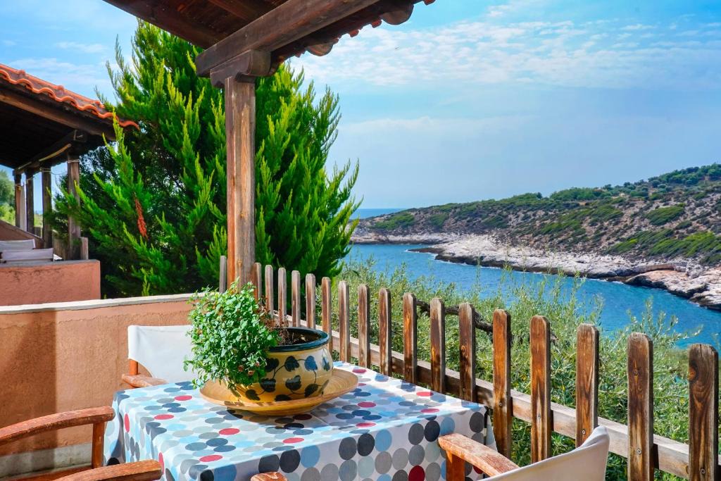 Astris Apartment | Giola Bungalows Sirines
