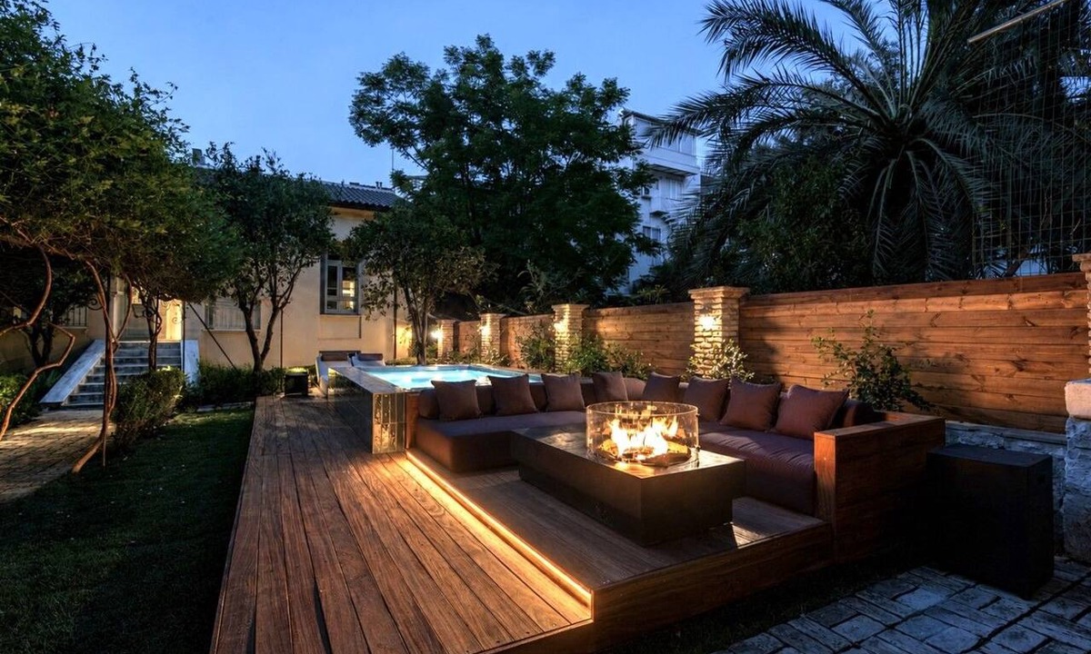Thissio House | Historical Palace Overlooking Acropolis with Pool