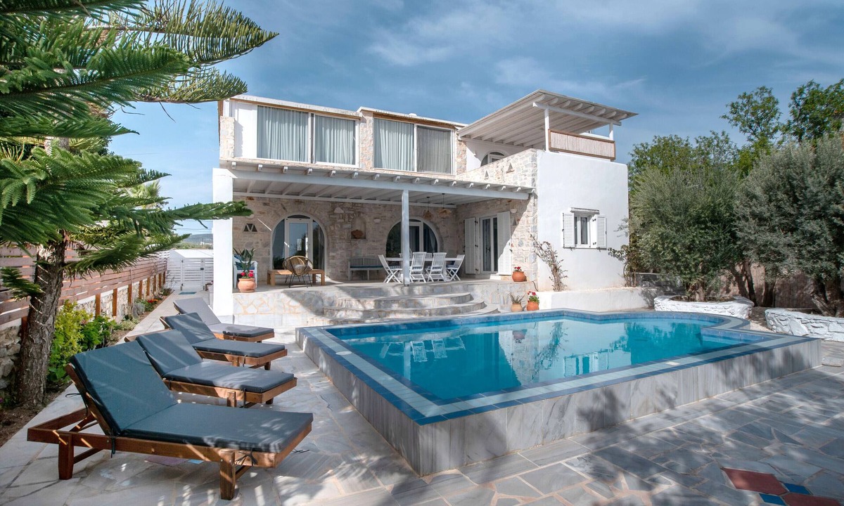 Aliki House | Holiday Home 'Cavos Paros Oasis' with Private Pool, Wi-Fi and Air Conditioning