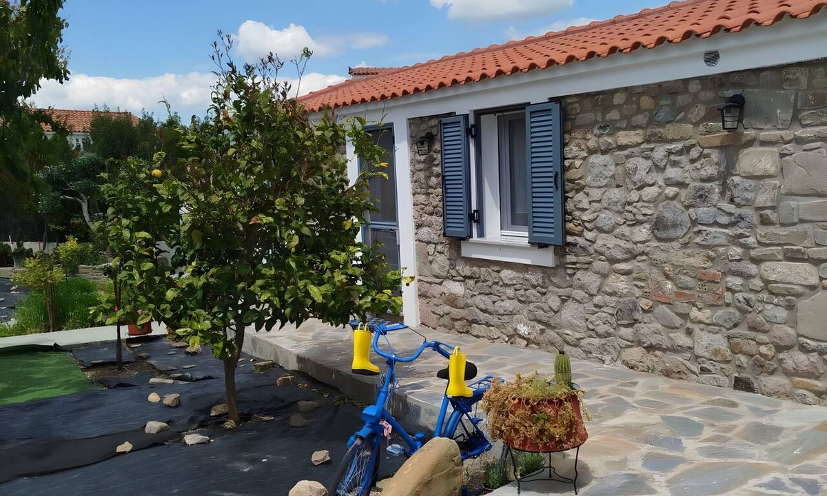 Lemnos House | Holiday Home 'Lilly Of Lemnos' with Shared Terrace, Private Garden and Air Conditioning