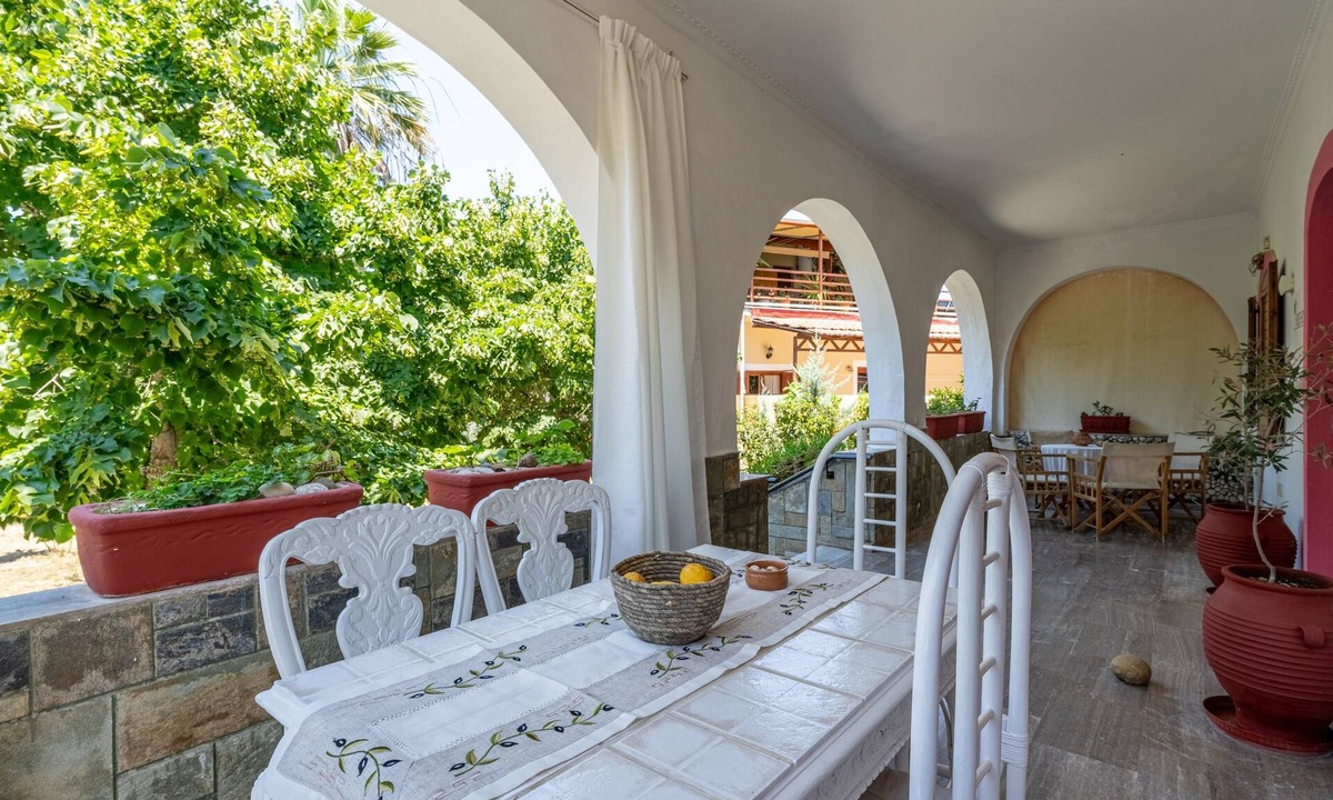Lefkimmi House | Holiday Home 'Theodora' with Mountain View, Wi-Fi and Air Conditioning