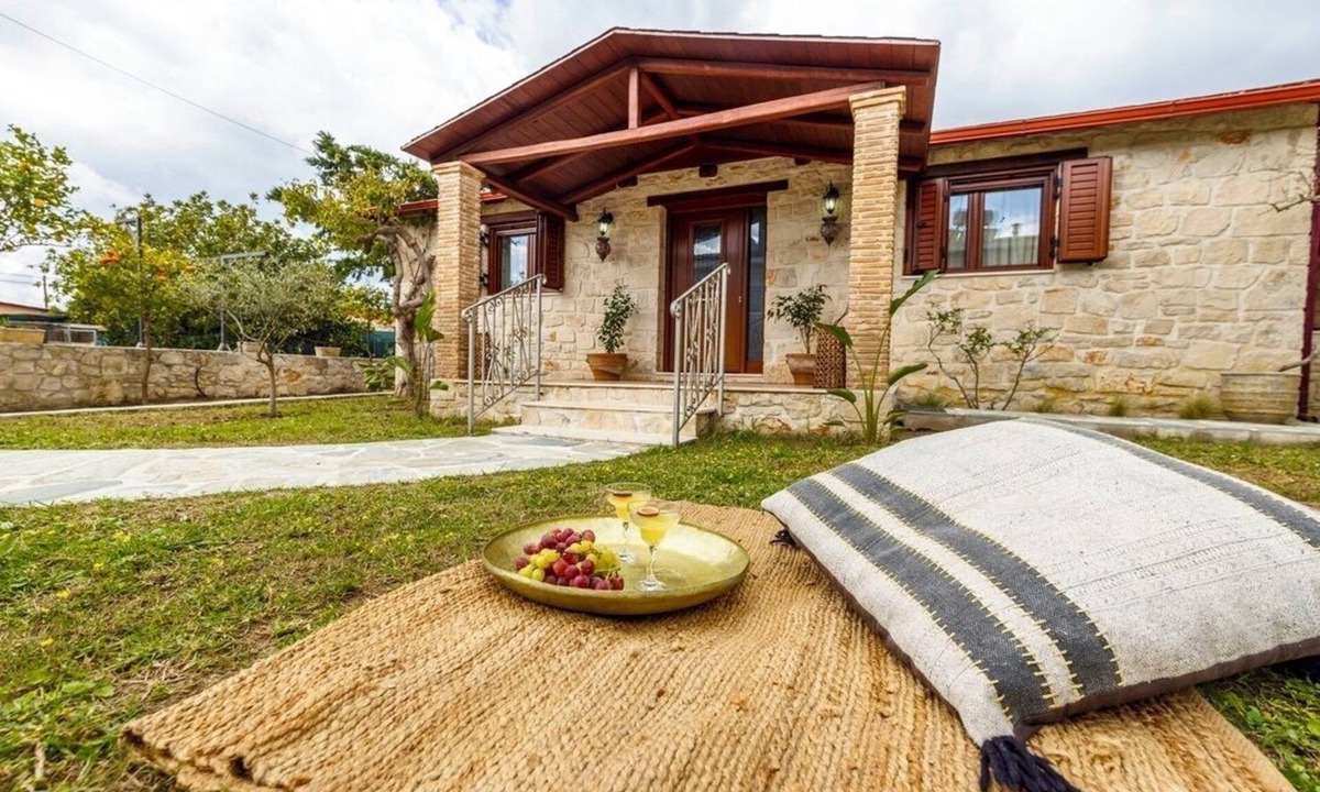 Kalamaki Cottage | Holiday House - 5 minutes from Kalamaki Beach