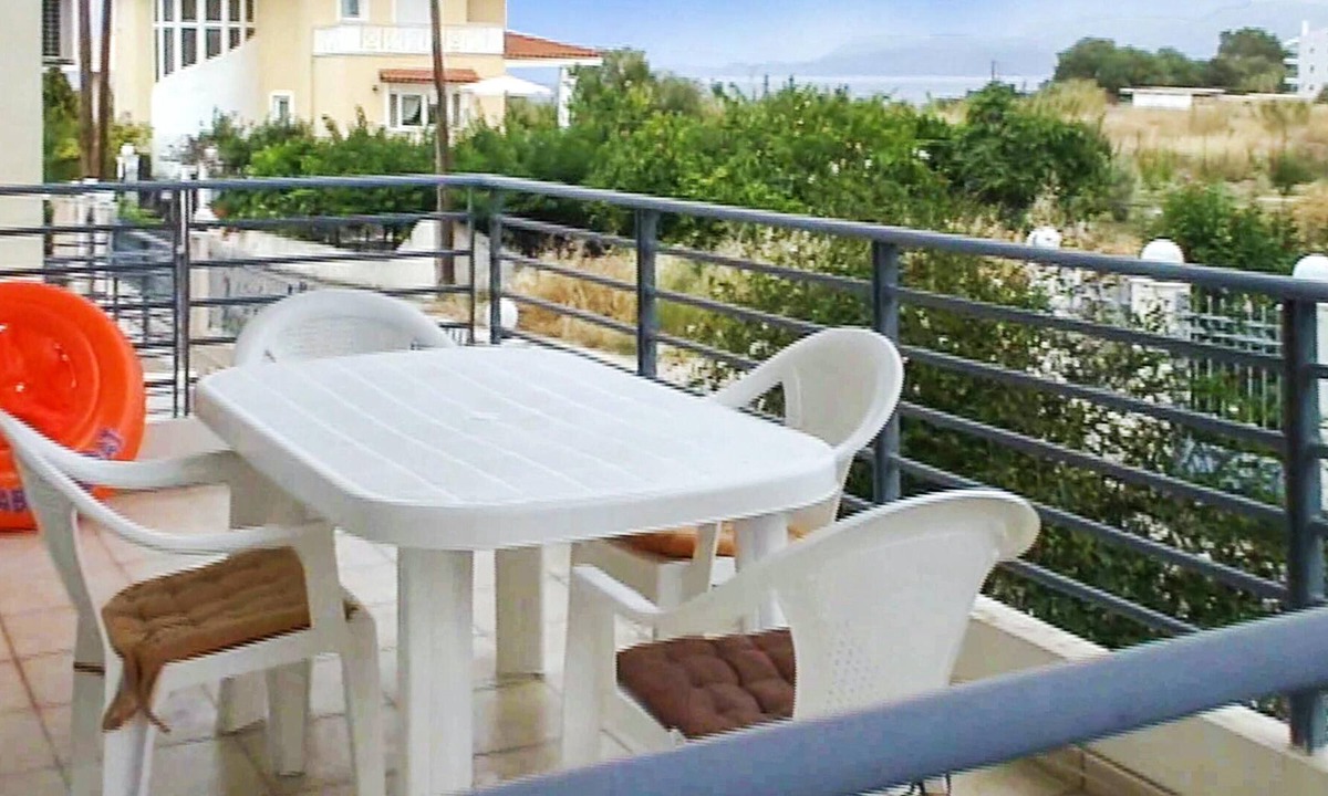 Kato Diminio House | Homerez - 100 m away from the beach! Nice house for 6 ppl. at Kato Diminio
