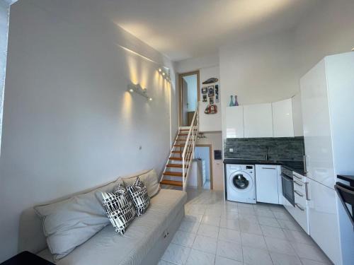 Pefkochori Apartment | Honey s Old Town Gem