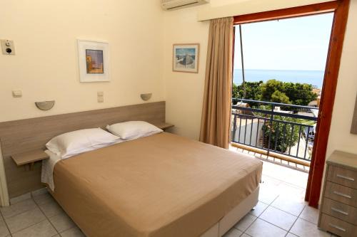 Agia Marina Hotel | Hotel Karyatides