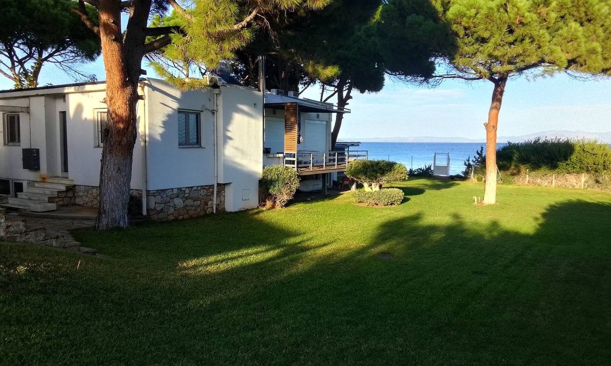 Nea Makri Villa | House on the beach