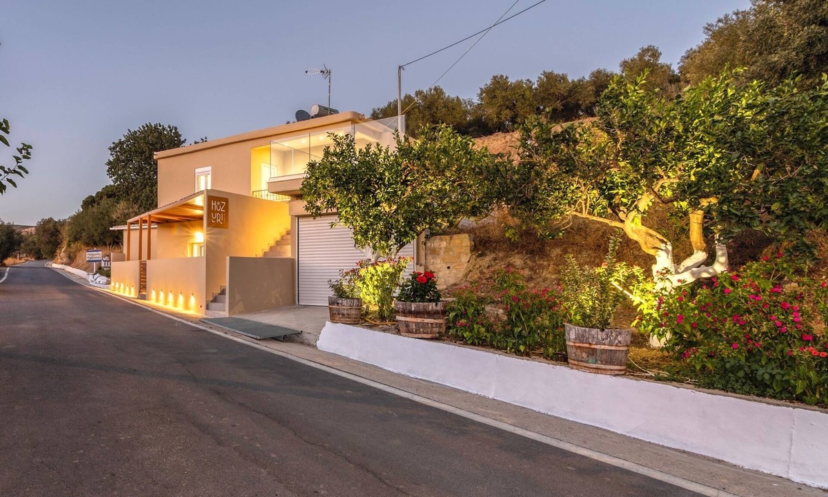 Makronas House | Huzuri Retreat I