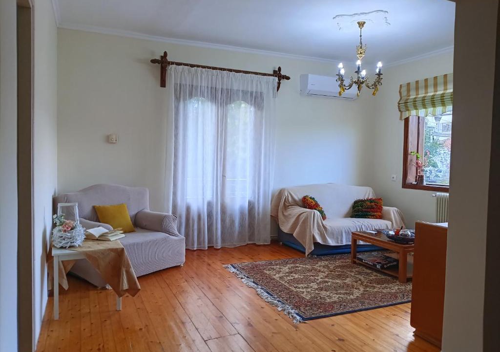 Kastoria Apartment | II Kastoria Book House with Balcony