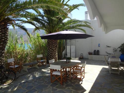 Ormos Korthiou Villa | In front of the Beach.