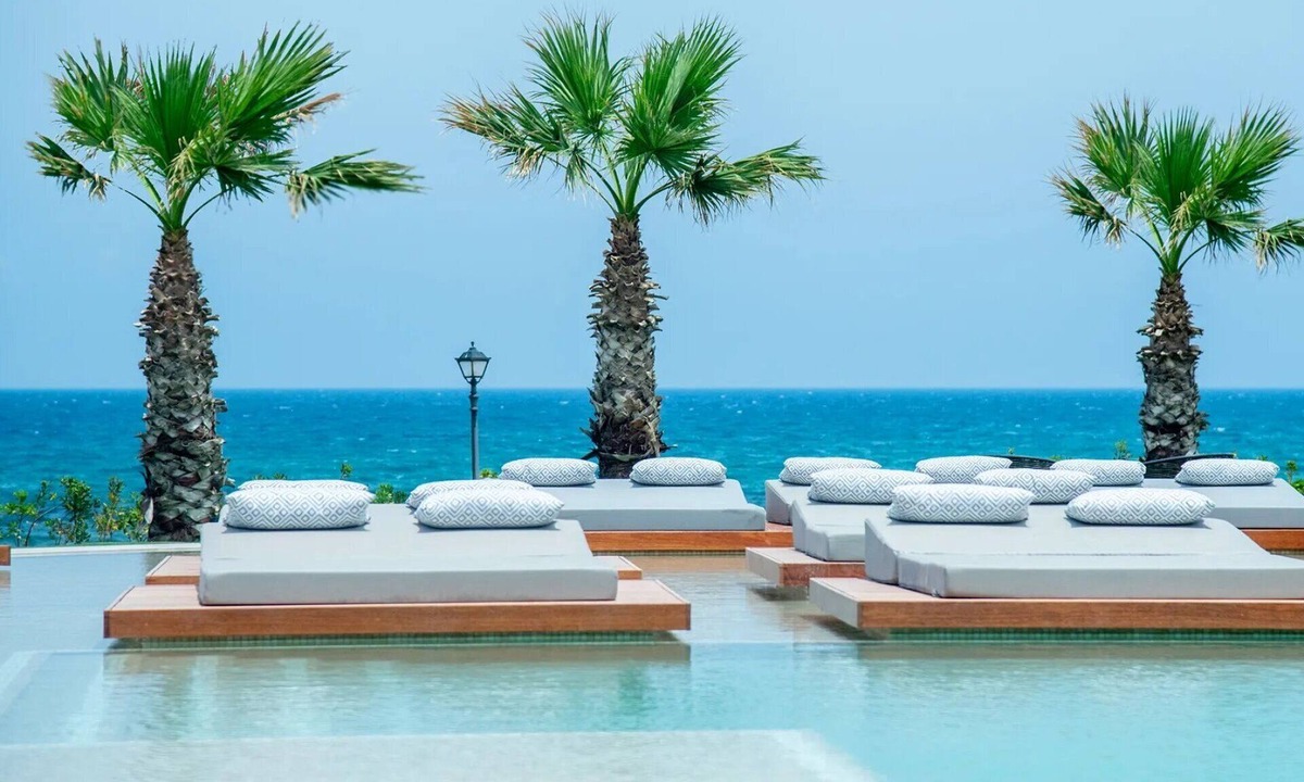 Analipsi Villa | ISholidays Family Room Garden View Outdoor Hot Tub