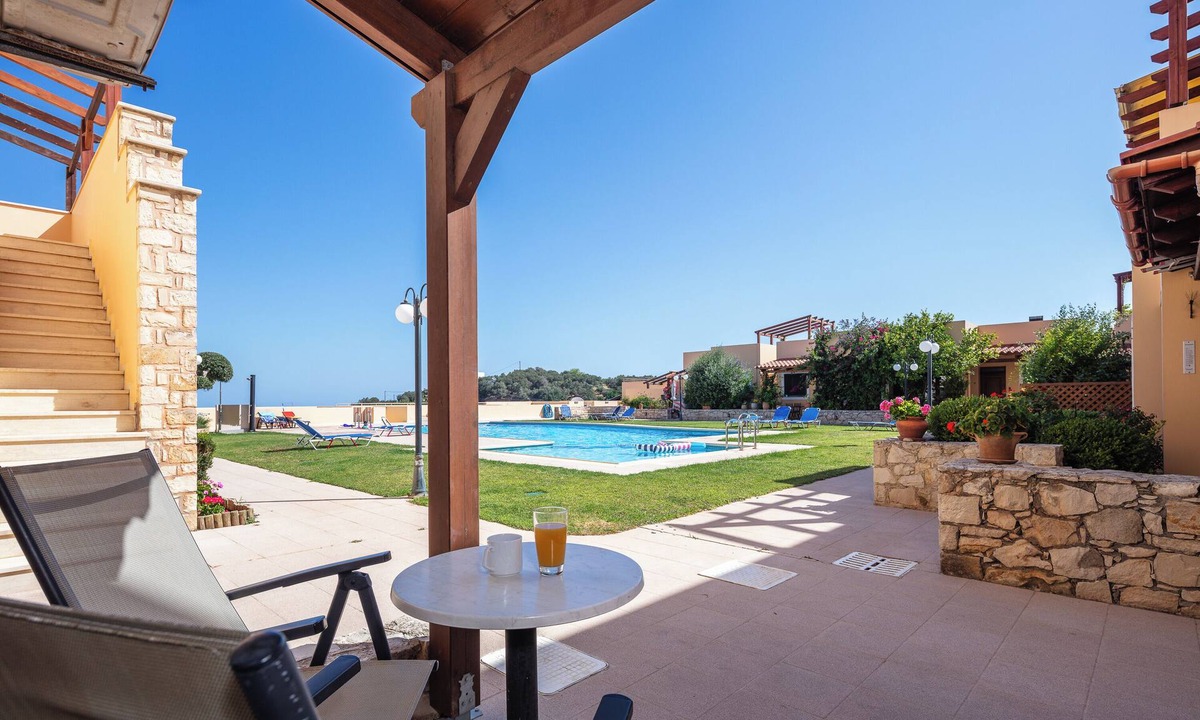 Karoti Apartment | Karoti 18 apartment, w/private garden & common pool