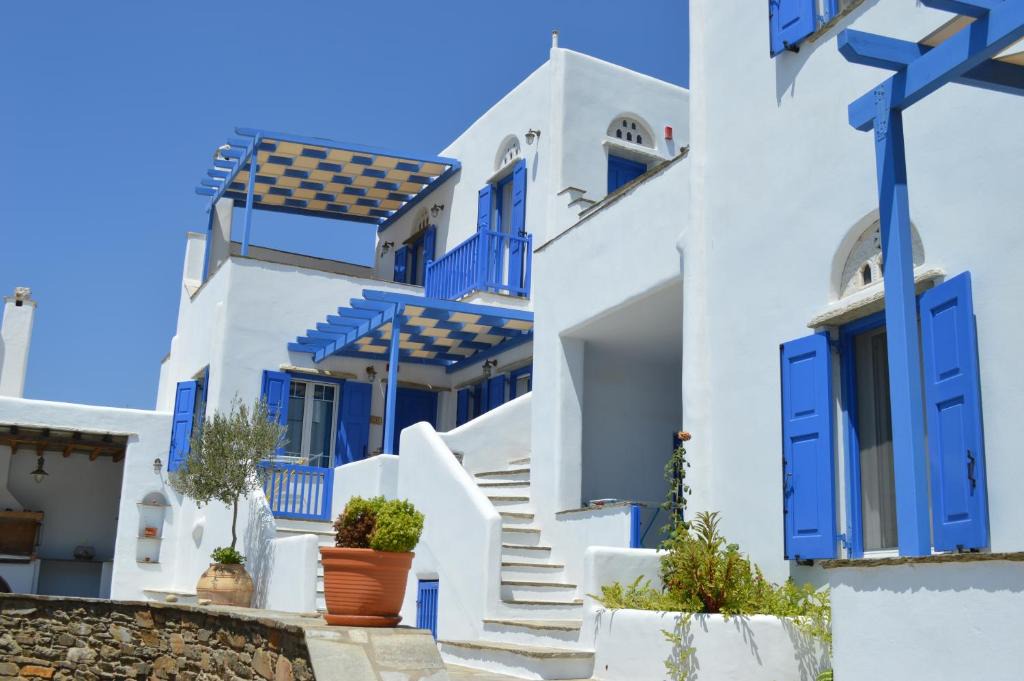 Karia Apartment | Karyatides
