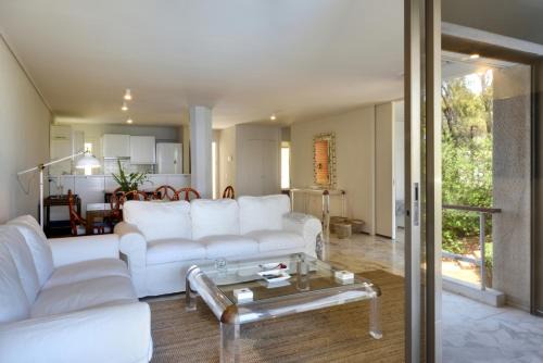Vouliagmeni Apartment | Kavouri Flat