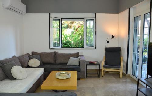 Alimos Apartment | "KREON" Riviera House - Spacious house by the sea