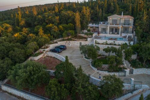 Fiskardo Villa | Luxury Villa Fiscardo Walk - Heated Pool & Jacuzzi