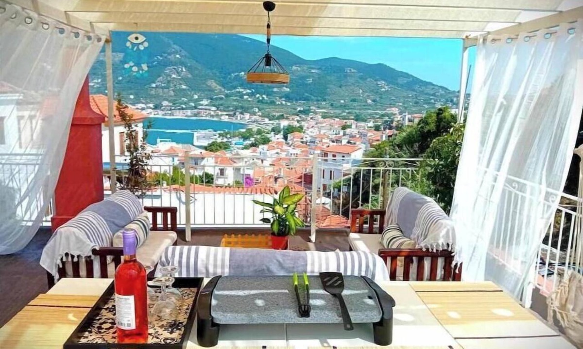 Skopelos House | Marvelous 3-bedroom house with AC and town views in beautiful Skopelos