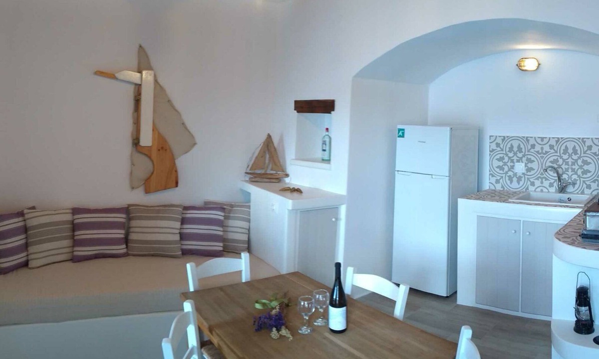 Milos House | Milos By The Sea – Seafront House