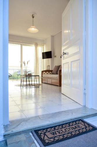 Avia Apartment | Minimal Sea House
