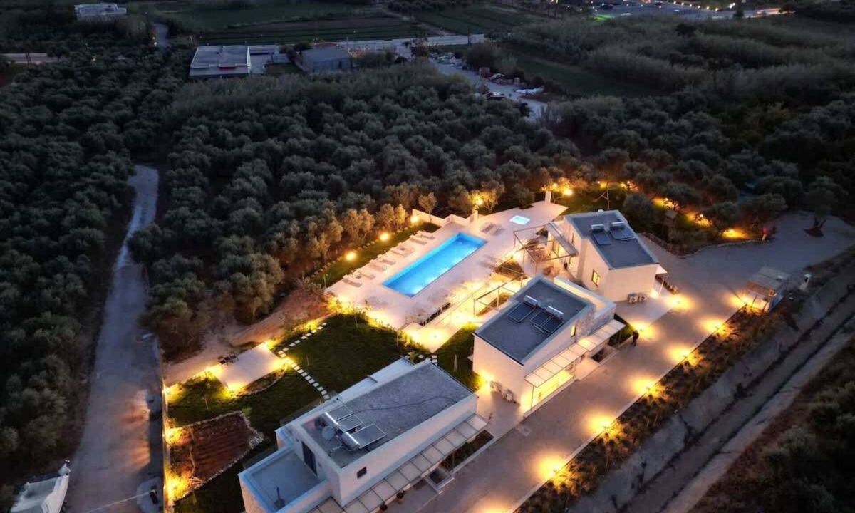Pyrgos Psilonerou Villa | Mitos Luxury Villas Gerani/Heated Pool*/Sleeps20