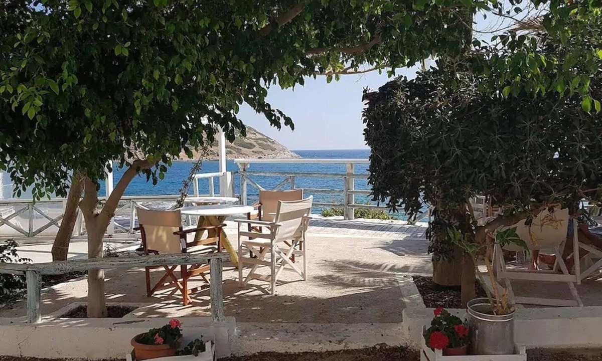 Mochlos House | Mochlos Seafront house unique, romantic 3 bedroom house, on the beach in Cretec