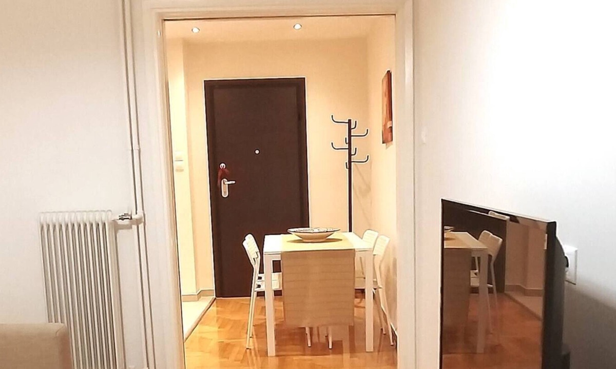 Ampelokipoi Apartment | Modern Home, 6mins from the Metro