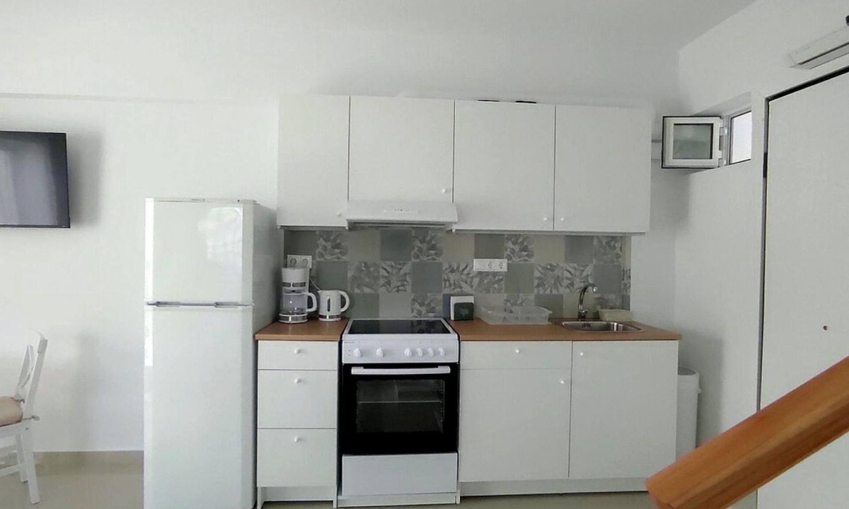 Loutraki-Agioi Theodoroi Apartment | Myra: Stunning Seaview Maisonette
