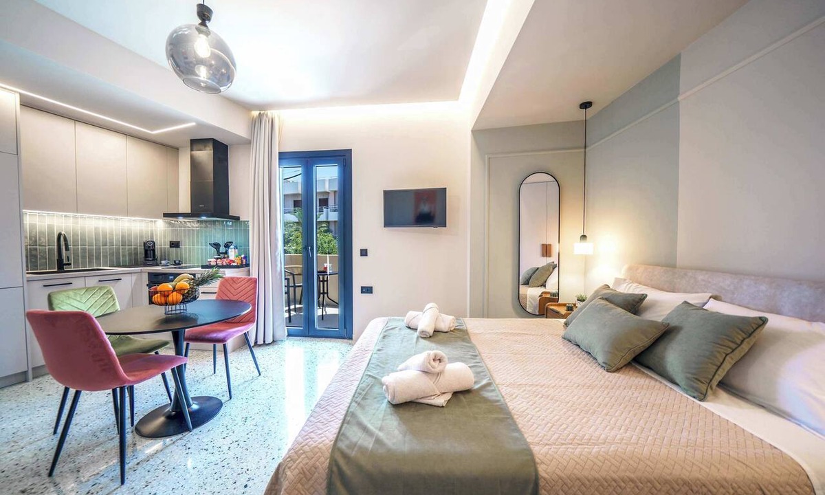 Nea Alikarnassos Apartment | Noble Heraklion Suites, Emerald Suite in Crete