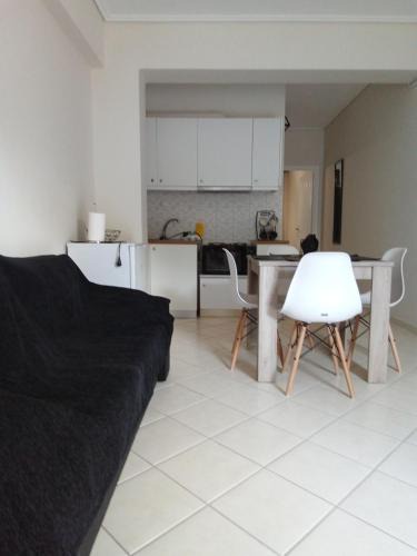 Anatolikos Sinikismos Apartment | Olga & Dimitris