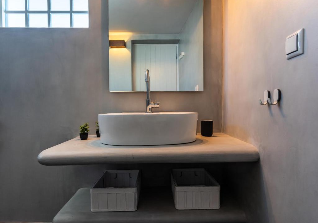 Adamas House | Olive in Blue