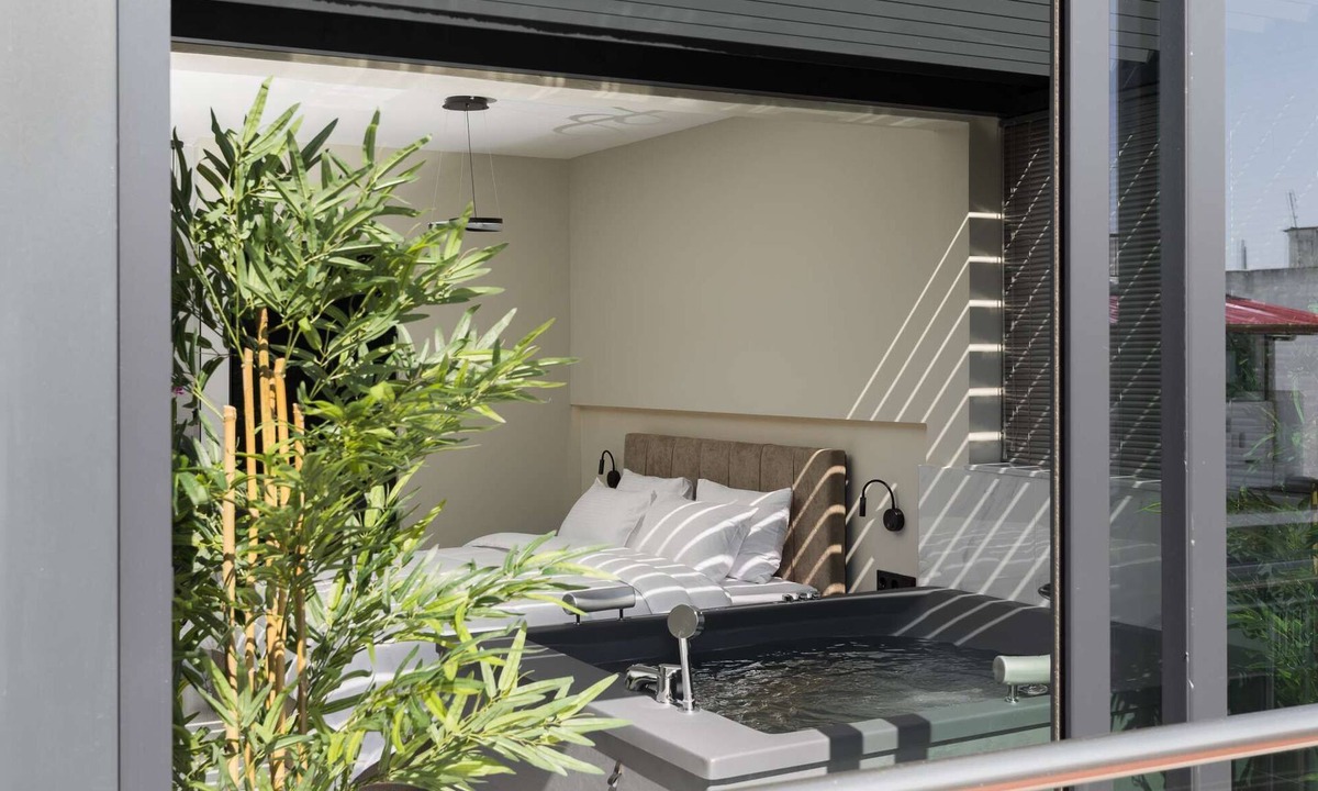 Thessaloniki City Centre Apartment | Ophelia Apartments by halu! Hot Tub & Balcony Apt
