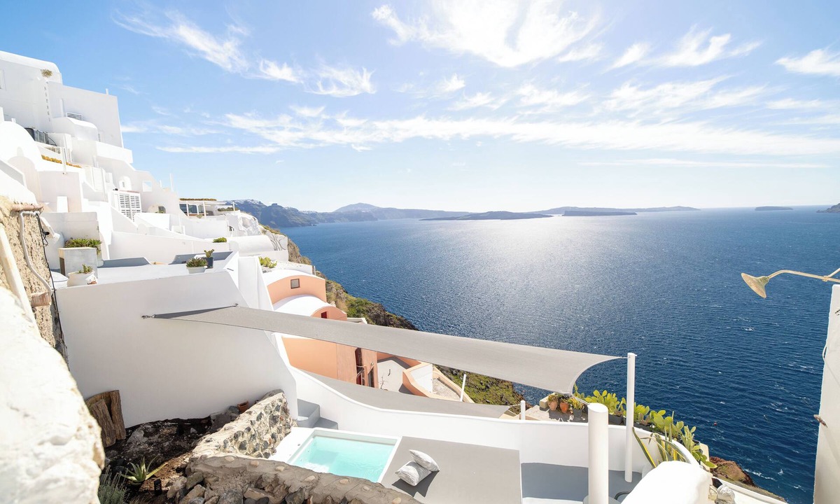 Oia Cottage | Panoramic Cave Suite with outdoor Hot Tub and Caldera View
